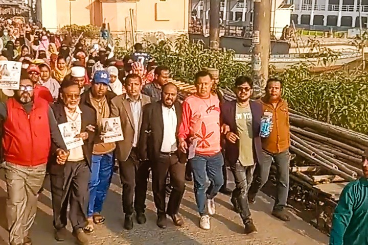 ঝালকাঠি পৌর এলাকার ৯ ওয়ার্ডে ধানের শীষের মিছিল 